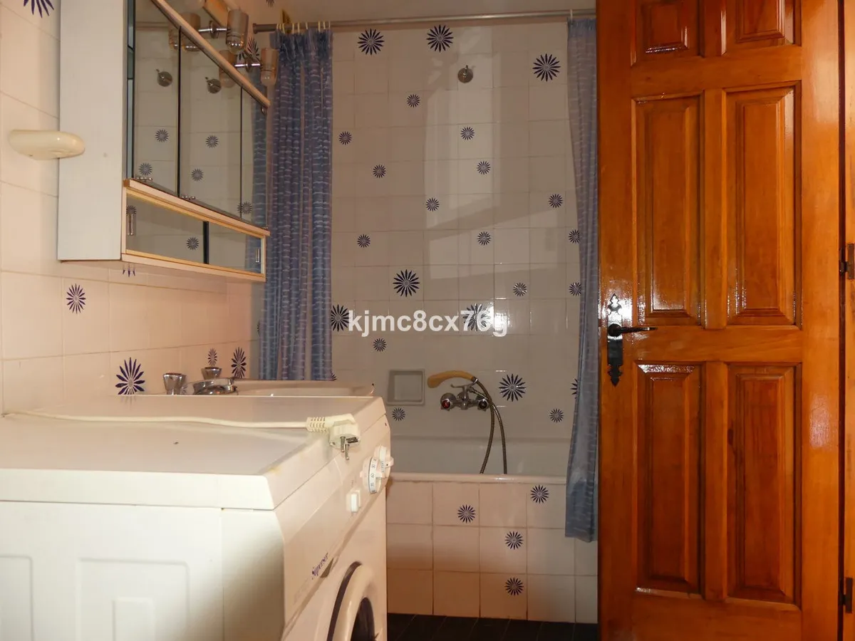 af19346f-4054-45a3-8d76-e8364f086994