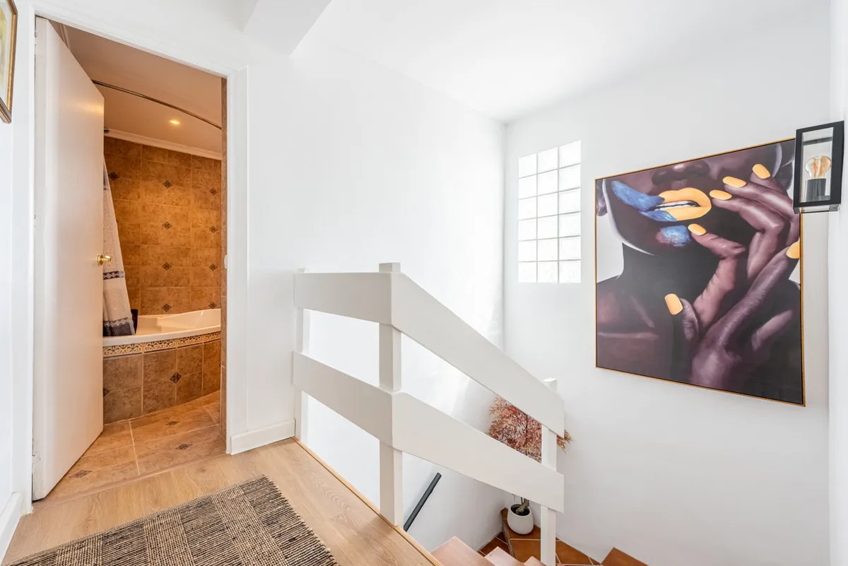 d28dfc60-1fbd-41c8-a54e-95d31682fe5e