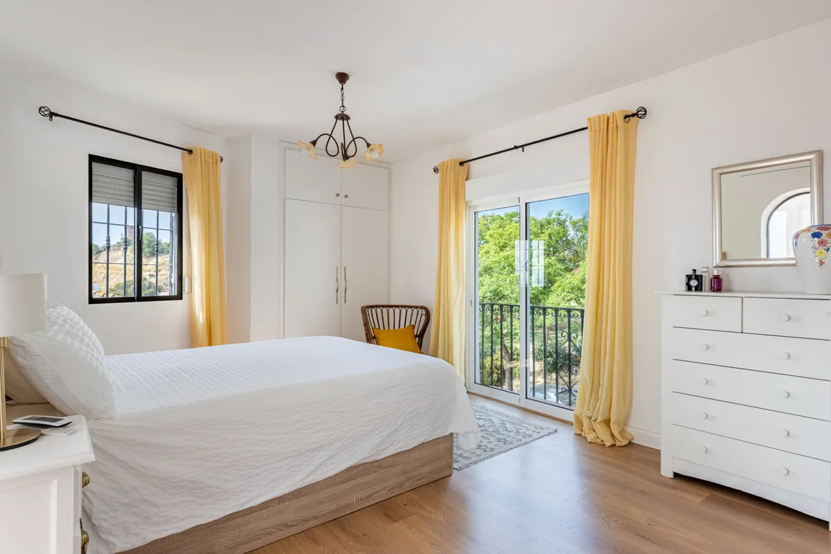 fcdff1b2-aac2-48ab-879d-4e32550965d3