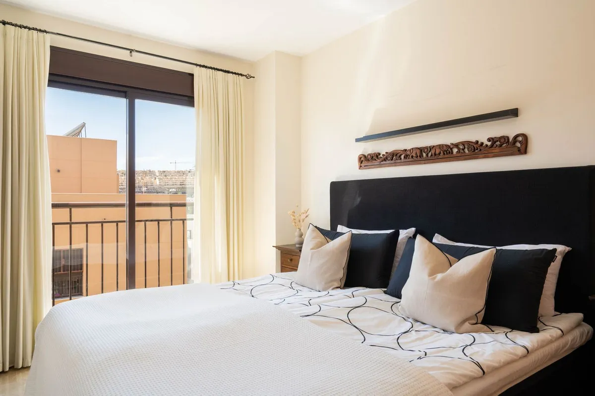 e4e2cb59-1a3a-45d5-973a-838d6595e73c