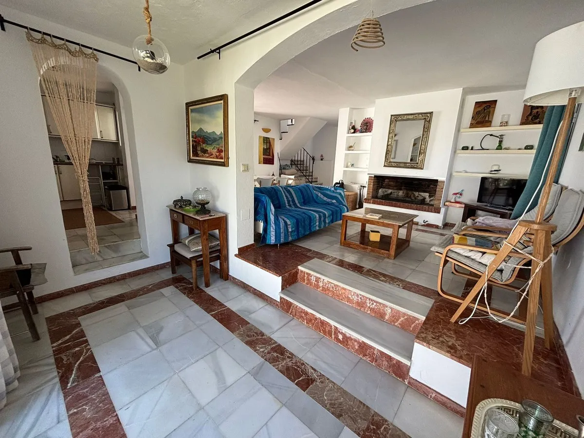 d6a352bf-9e99-49d1-8c15-e0d31f80329e