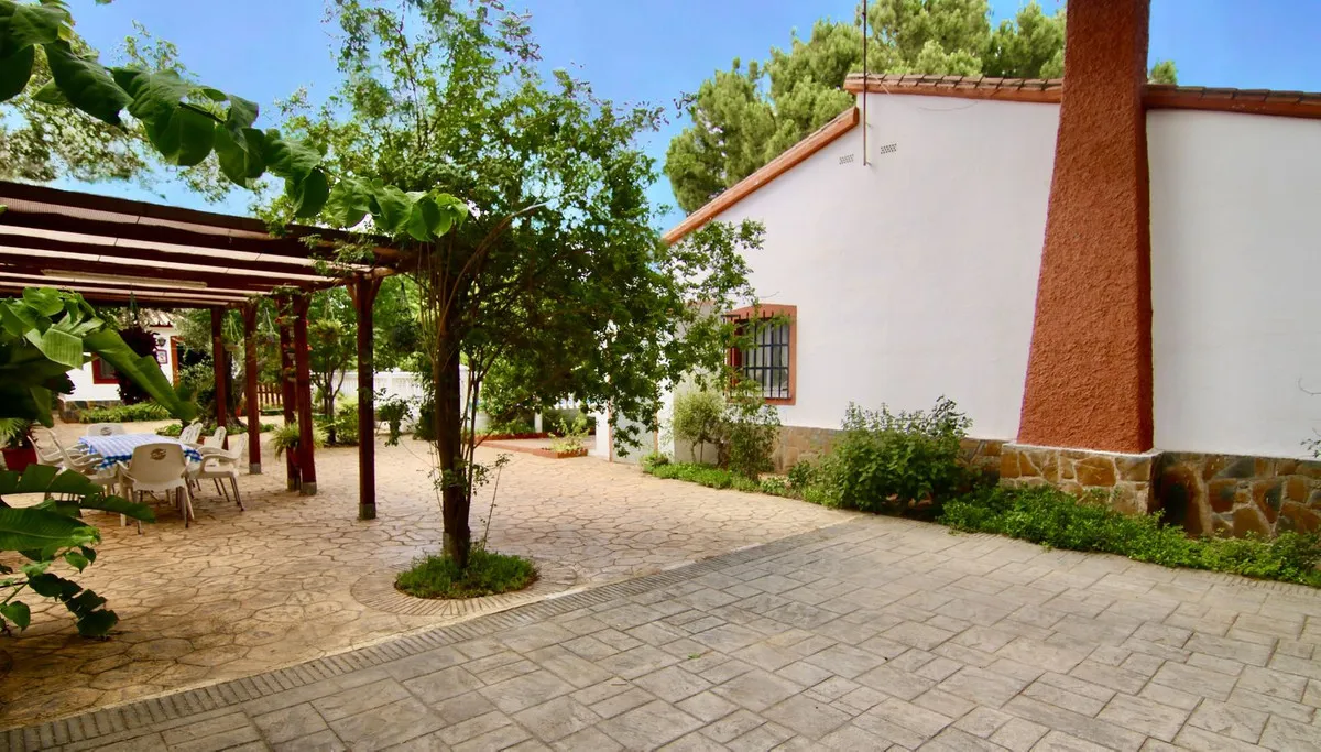 8fe37dcc-e06b-418a-b09a-15b6c7790fd6