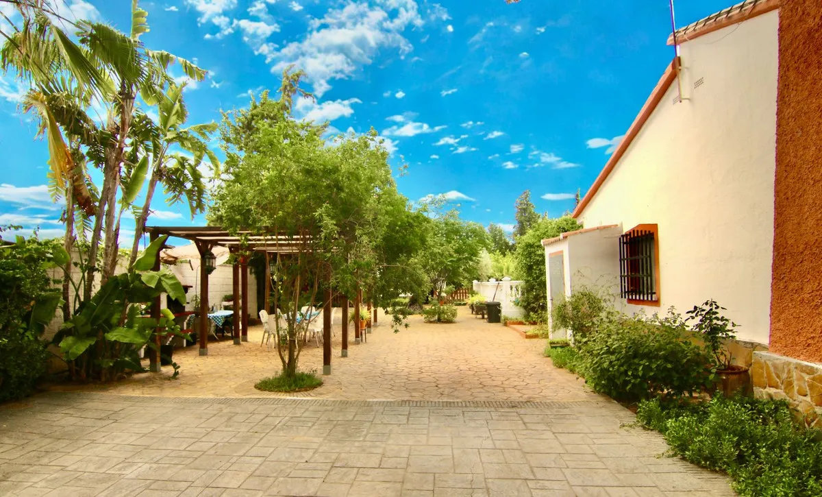 f5b6f780-b3bf-4afd-a4d6-aa2417f5f48d