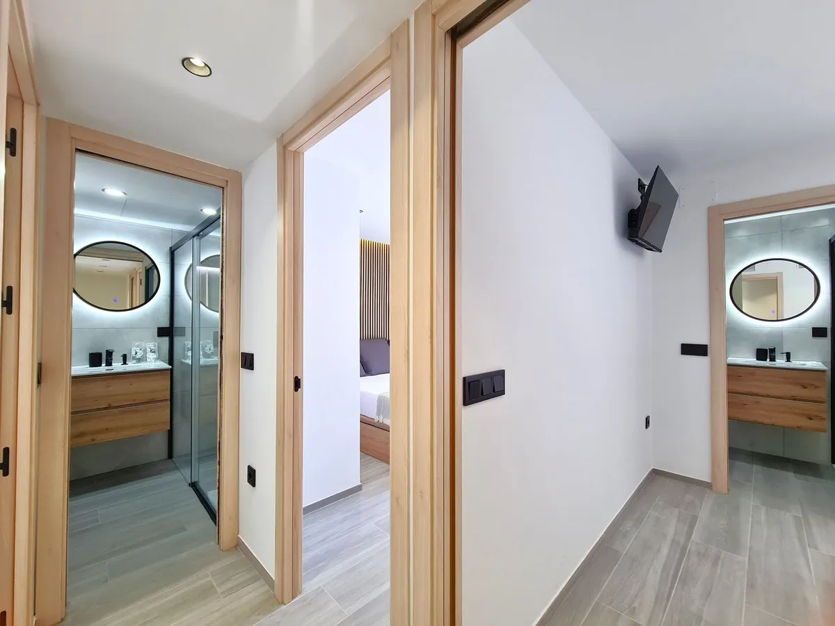 f6455852-6273-4c5b-8782-863c665d61dd