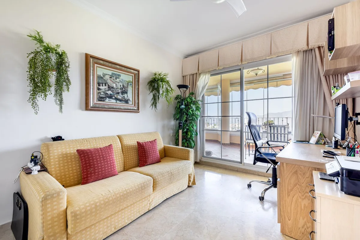 12159e5c-d7f7-4693-aedf-22a8cda3bd36