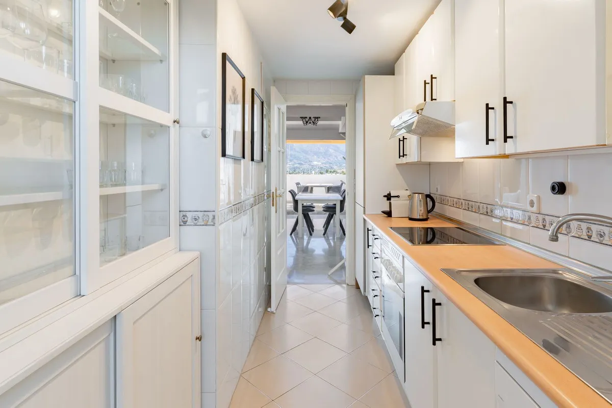 9e621fdd-7b44-40e6-80b2-9630f0414731