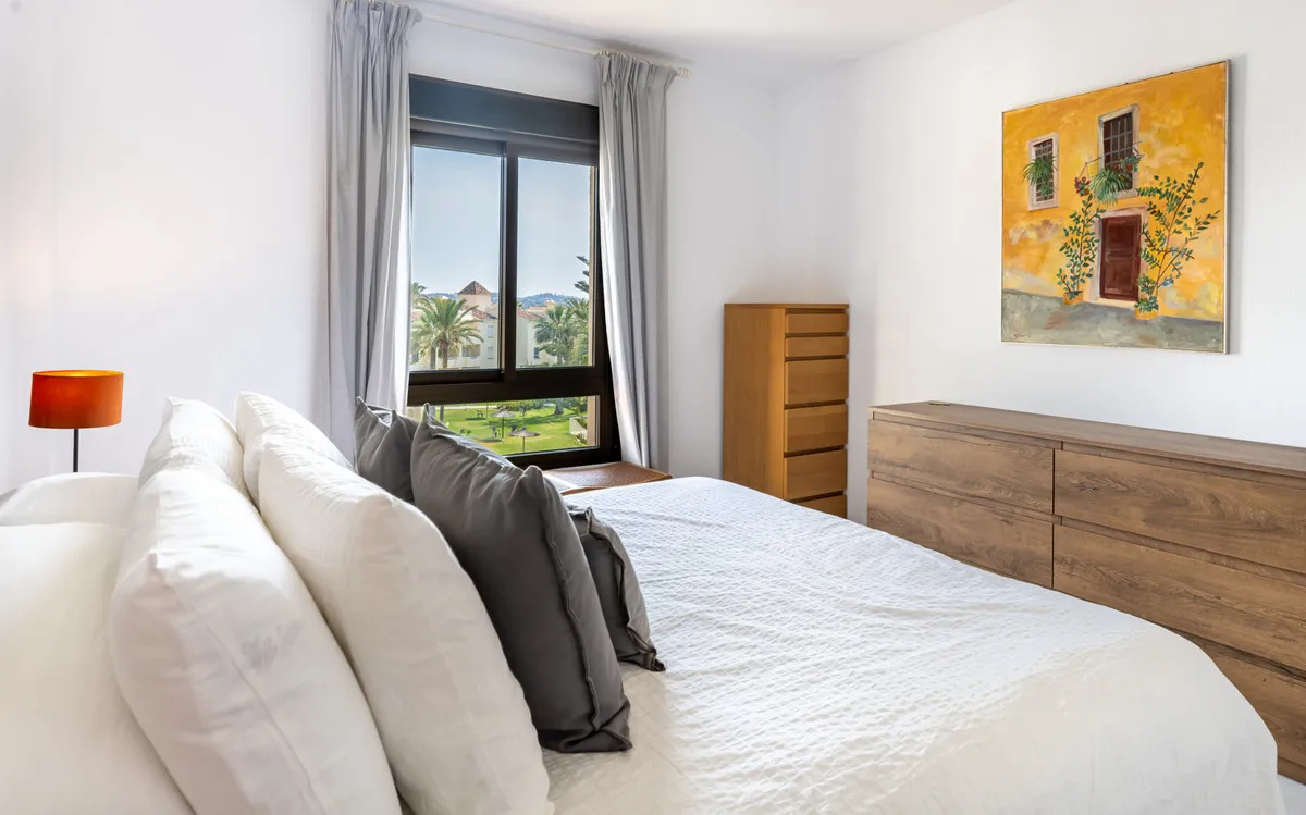 afffdda9-d51f-461f-86b1-a1e65a8d200c