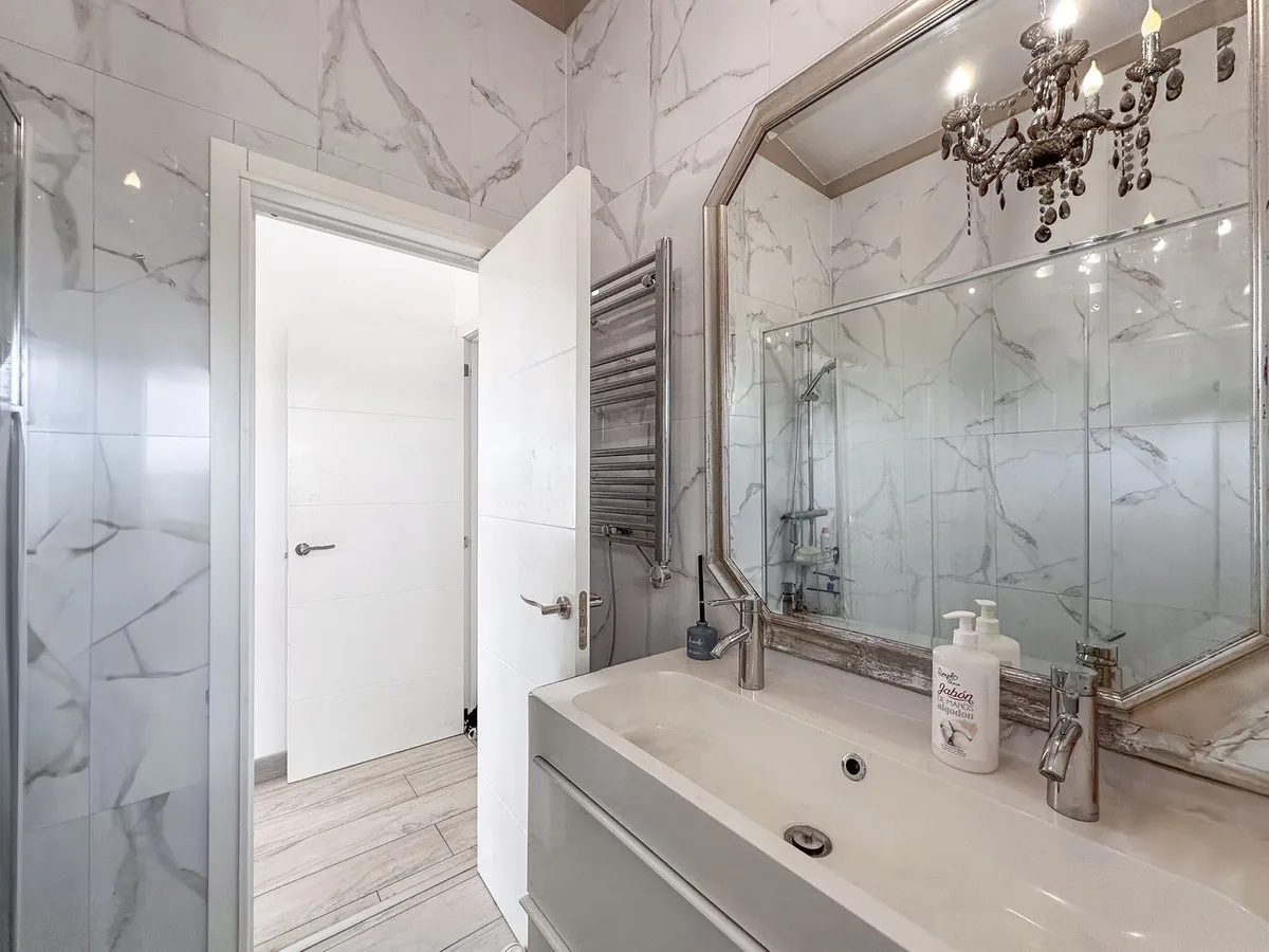 15c5825d-eabc-4d64-a742-aa335543ebb5