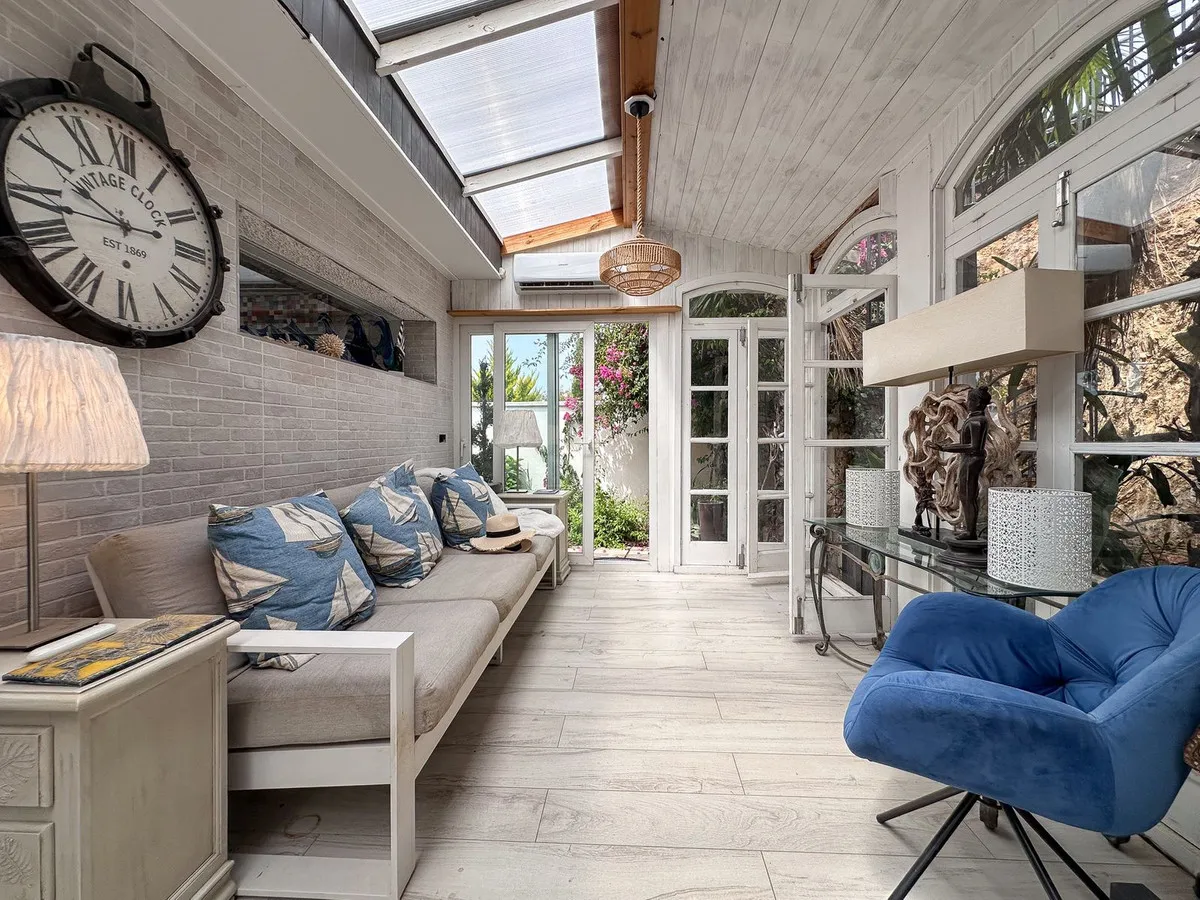 3cb8aa84-e4fc-4926-a46b-17e53877f0c0