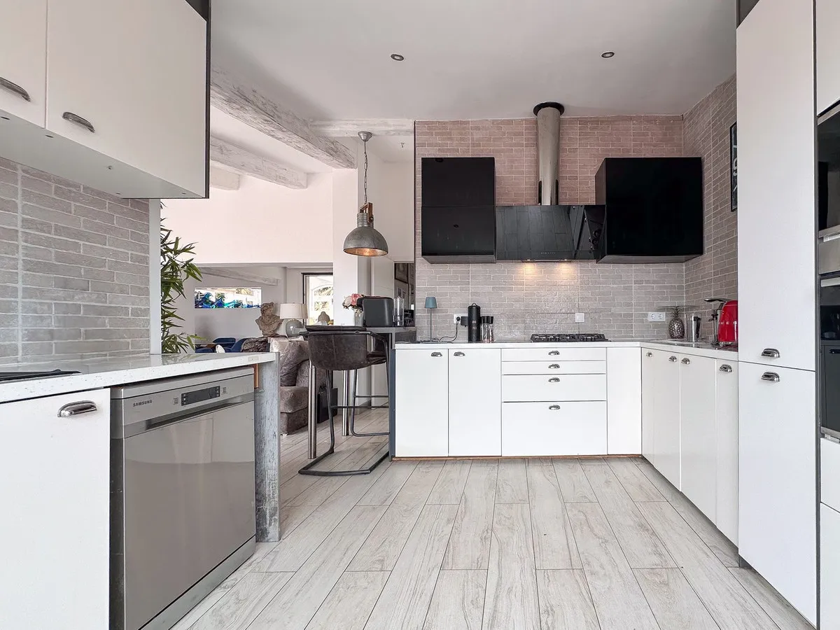 3d31e1ae-a1e1-40f7-b7e6-0788fda12d6c