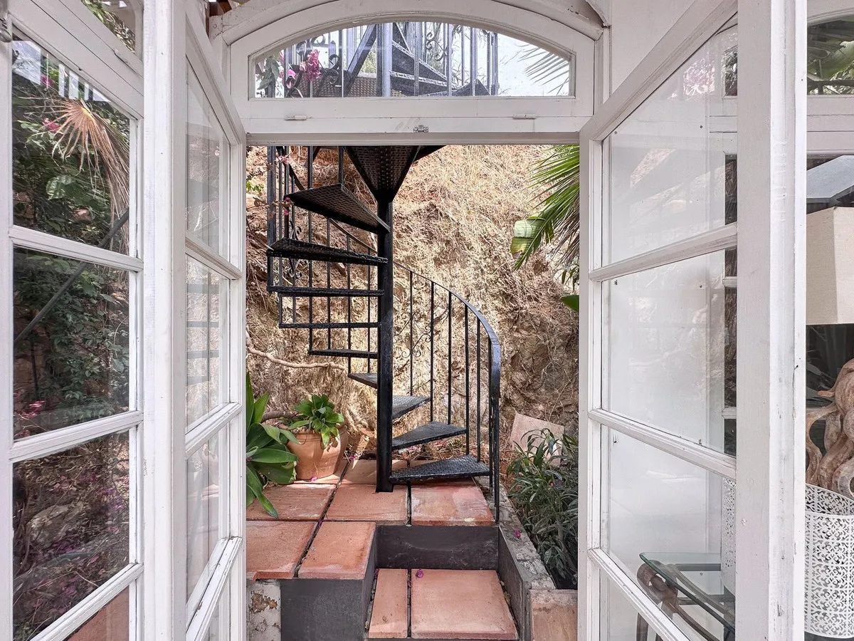 6c80a8a0-de87-4b27-8a52-bbe2b86b2597