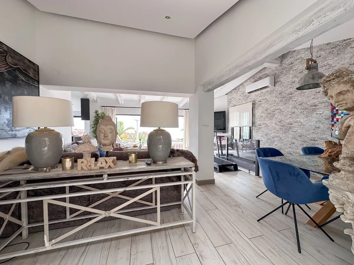 b81fb9e7-c75a-4a6e-82bc-3225815a3605