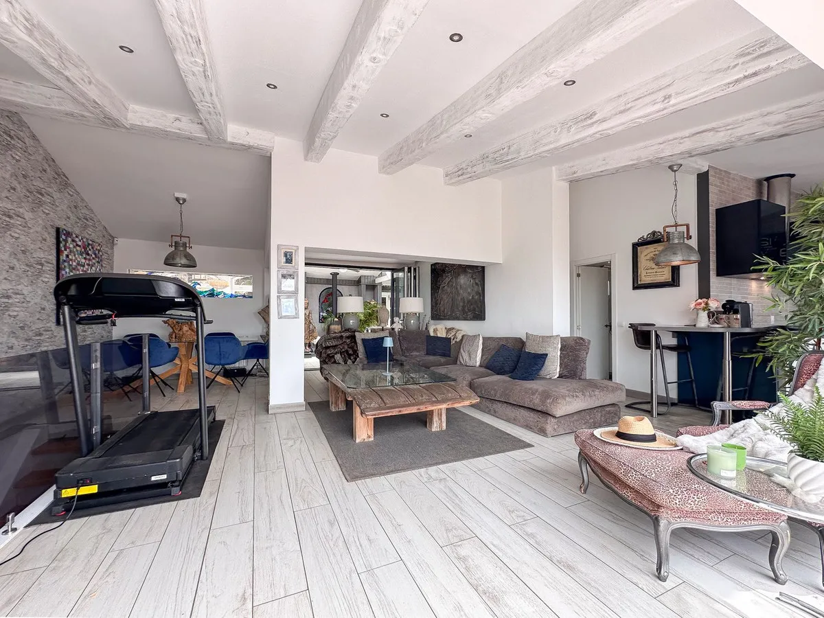 d7e92bf9-19ef-4776-87e0-f67694f98655