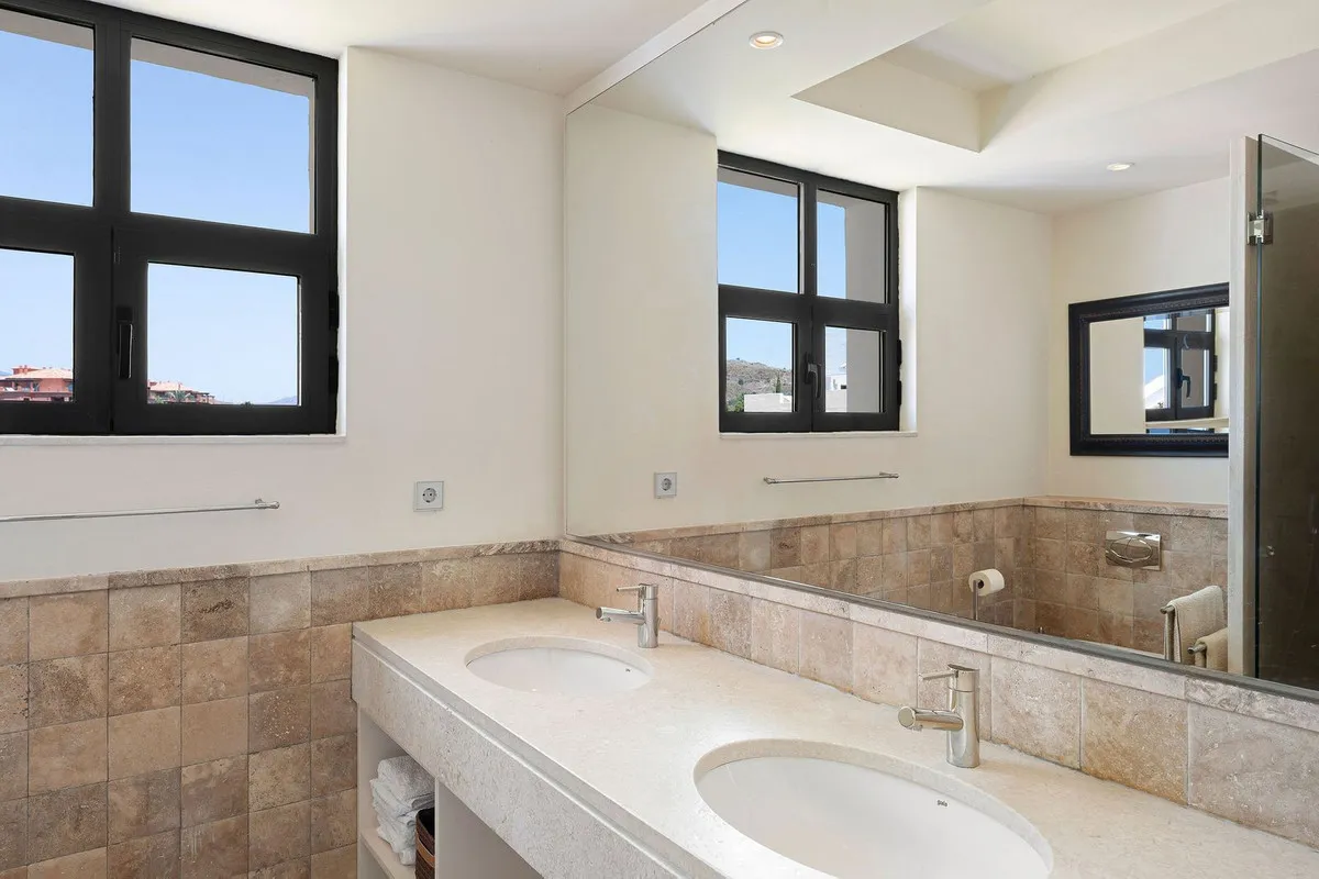 fd5626fc-ee6a-464c-9671-f981b641148b