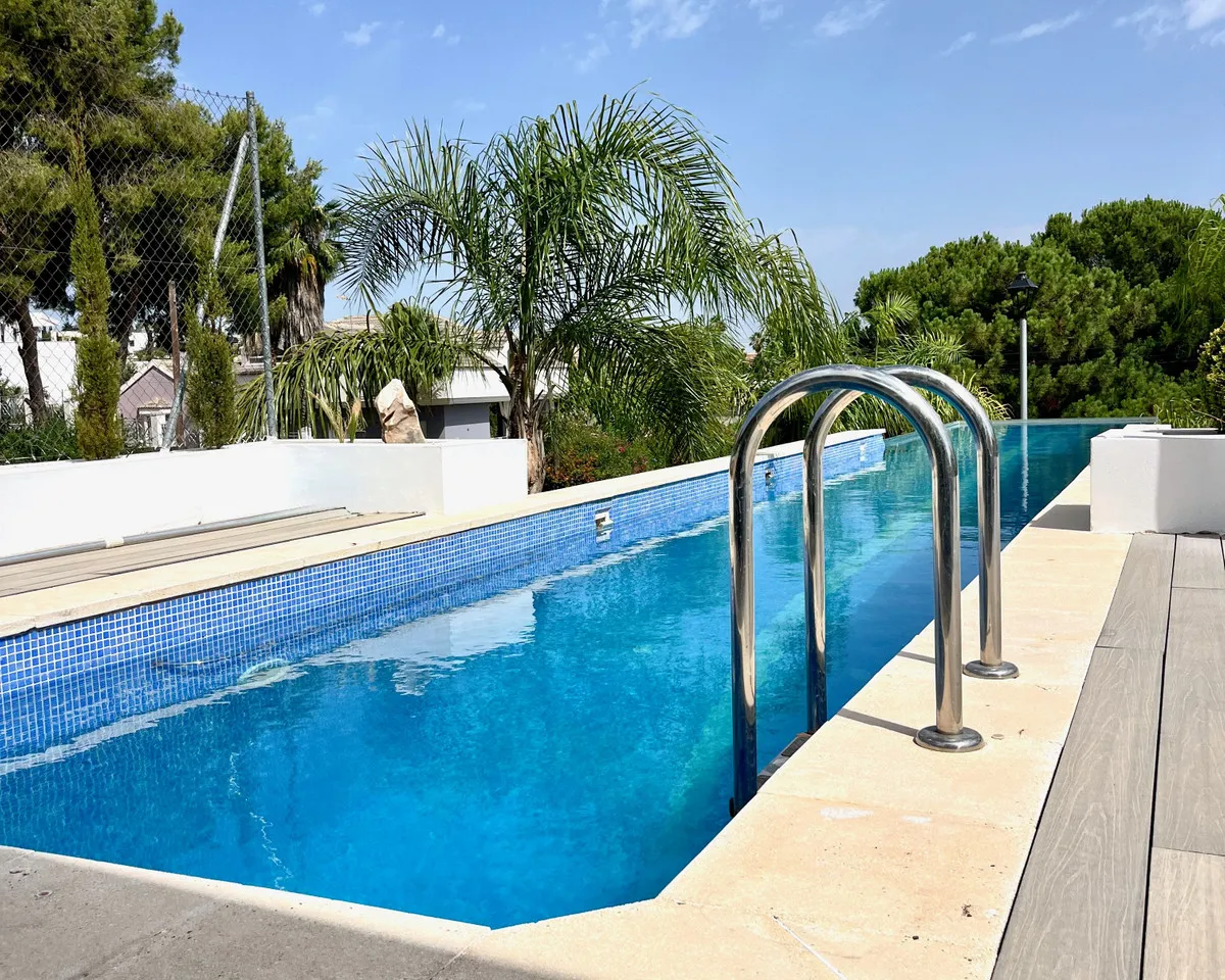 6abfe9f7-b6d7-49f5-8279-a809ad84ae17