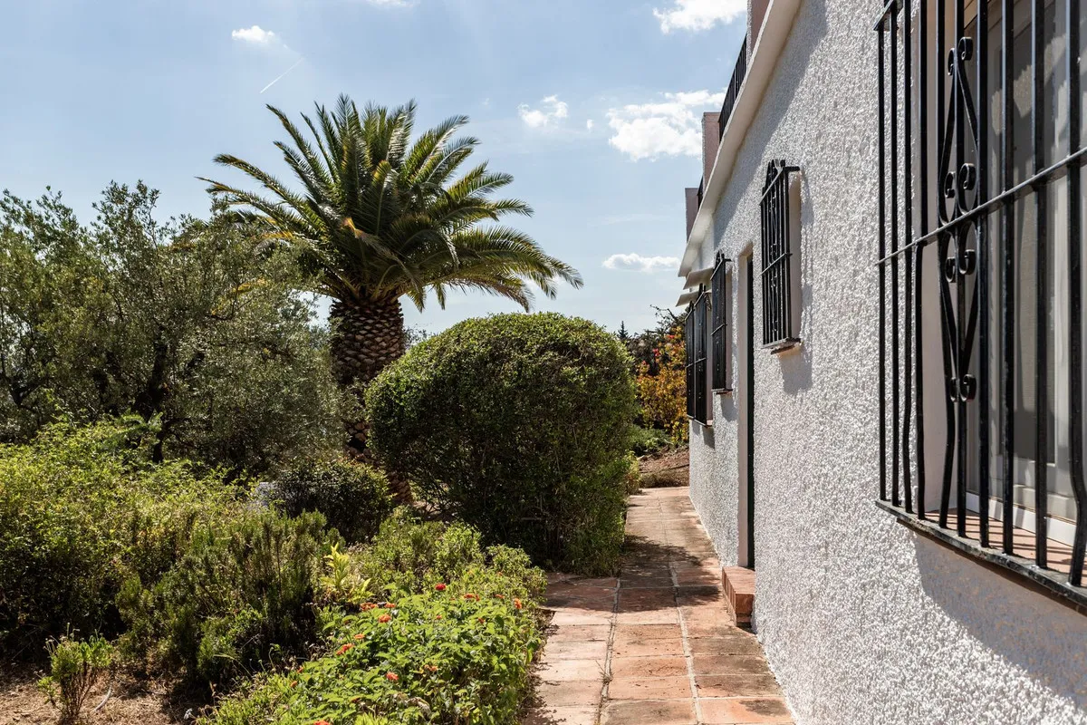 ee28b736-2719-4163-b158-19ca0390f2d7