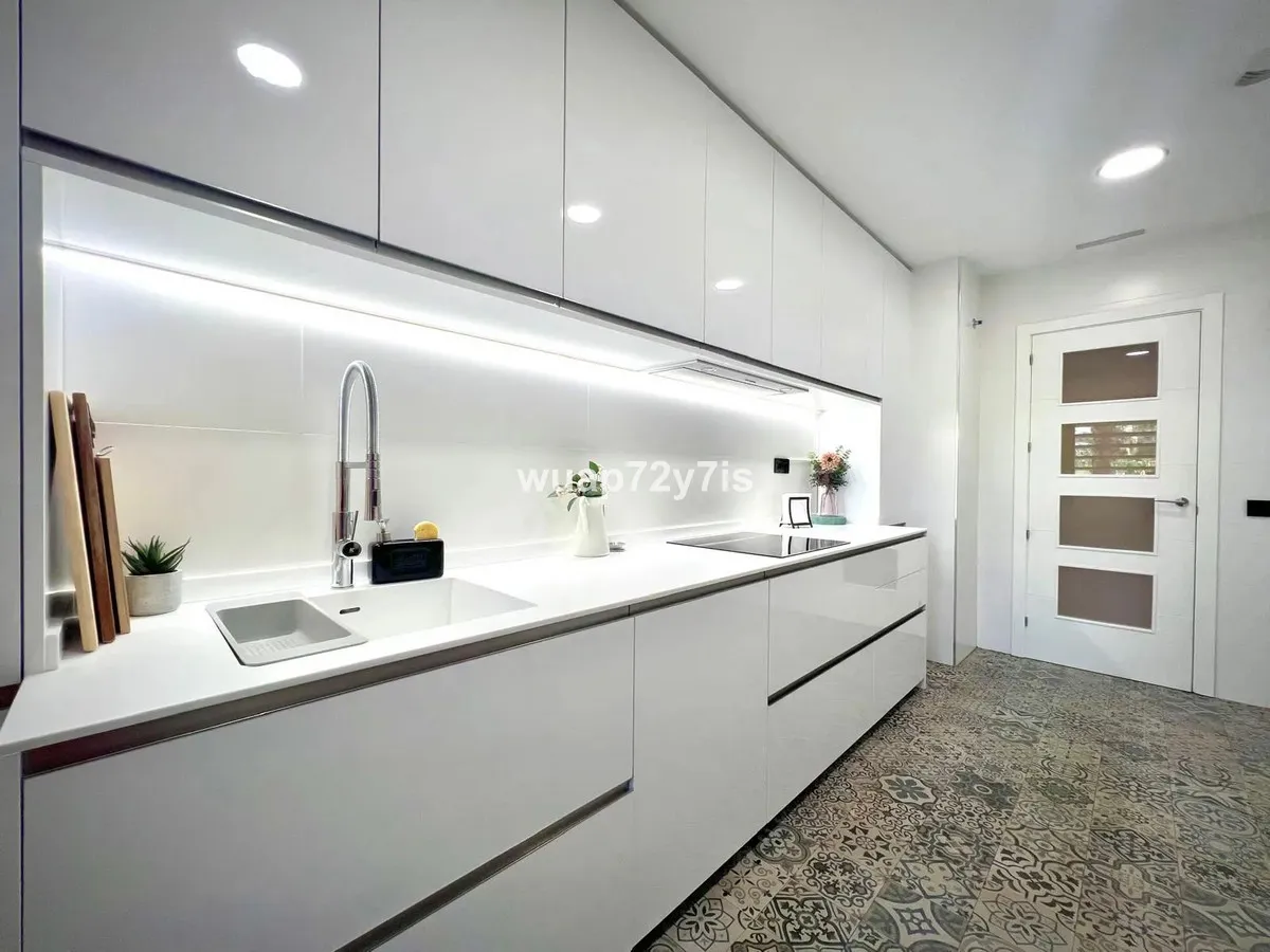 930e6bb4-50b6-4785-a6e0-0c36e75041bf