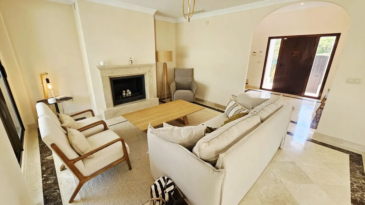 b70af572-fee5-41bd-863b-e7acbfe69885