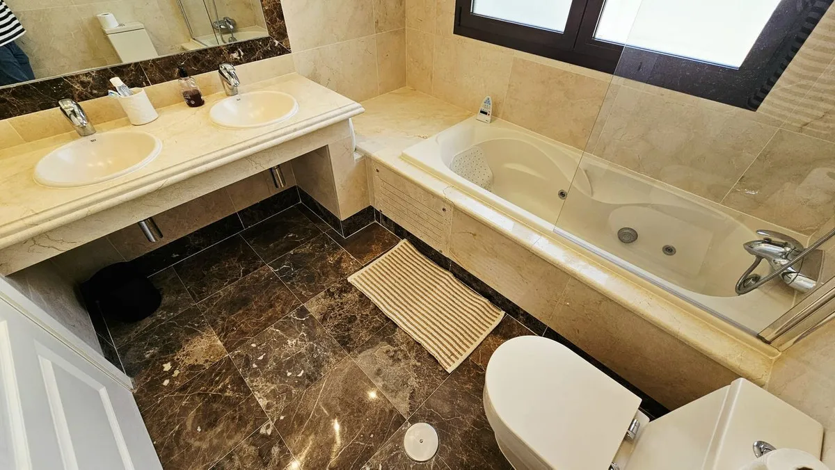 ee7791b5-28e9-40e0-86c9-e8d93f53309c