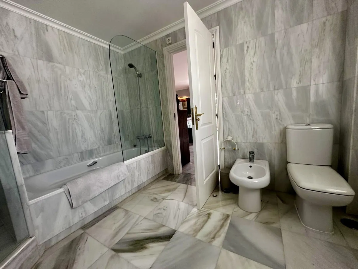 38235570-aac6-4754-83b0-5633140d6cfa