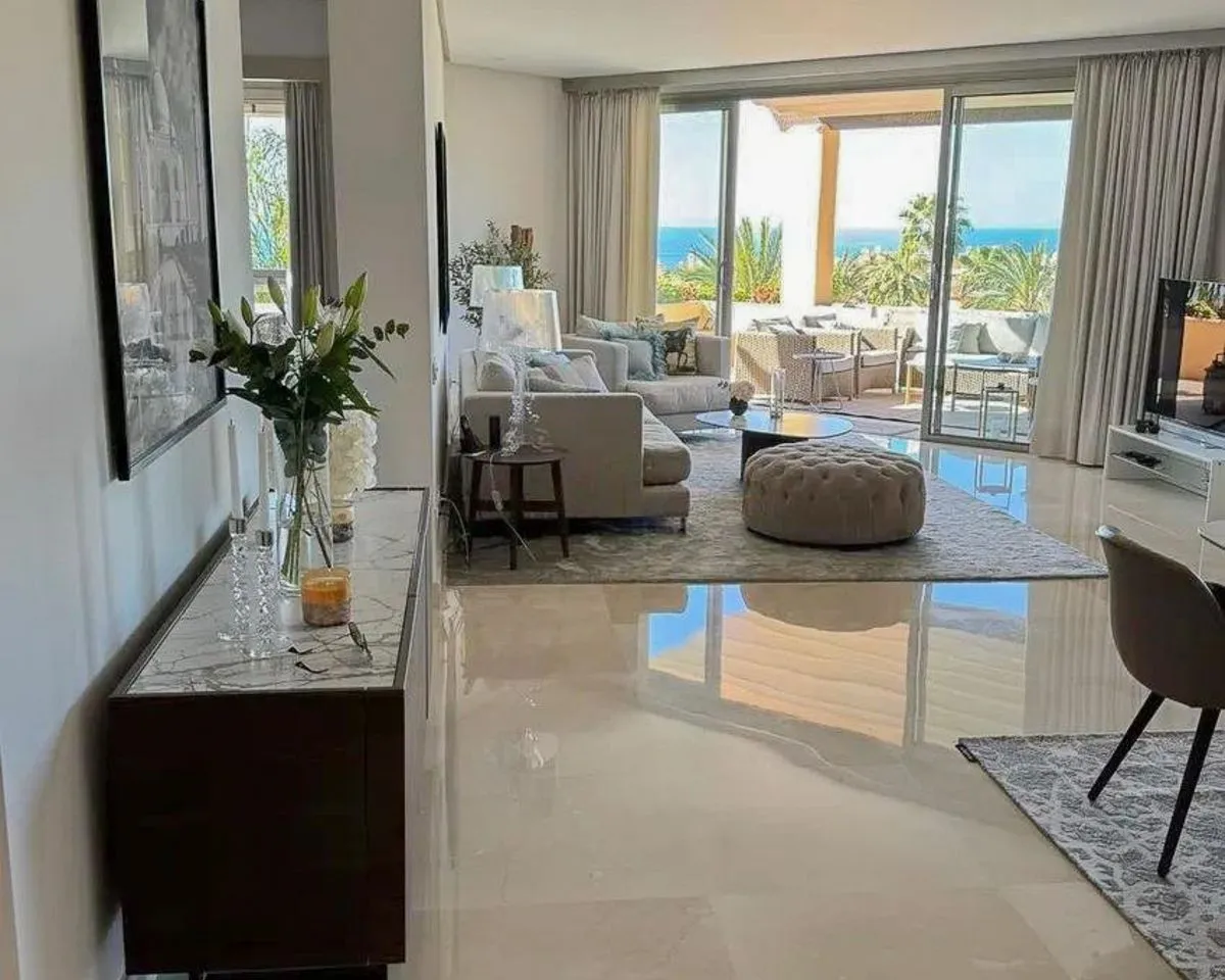 1dc984ee-40f0-46a6-a344-165ea2a79e4d