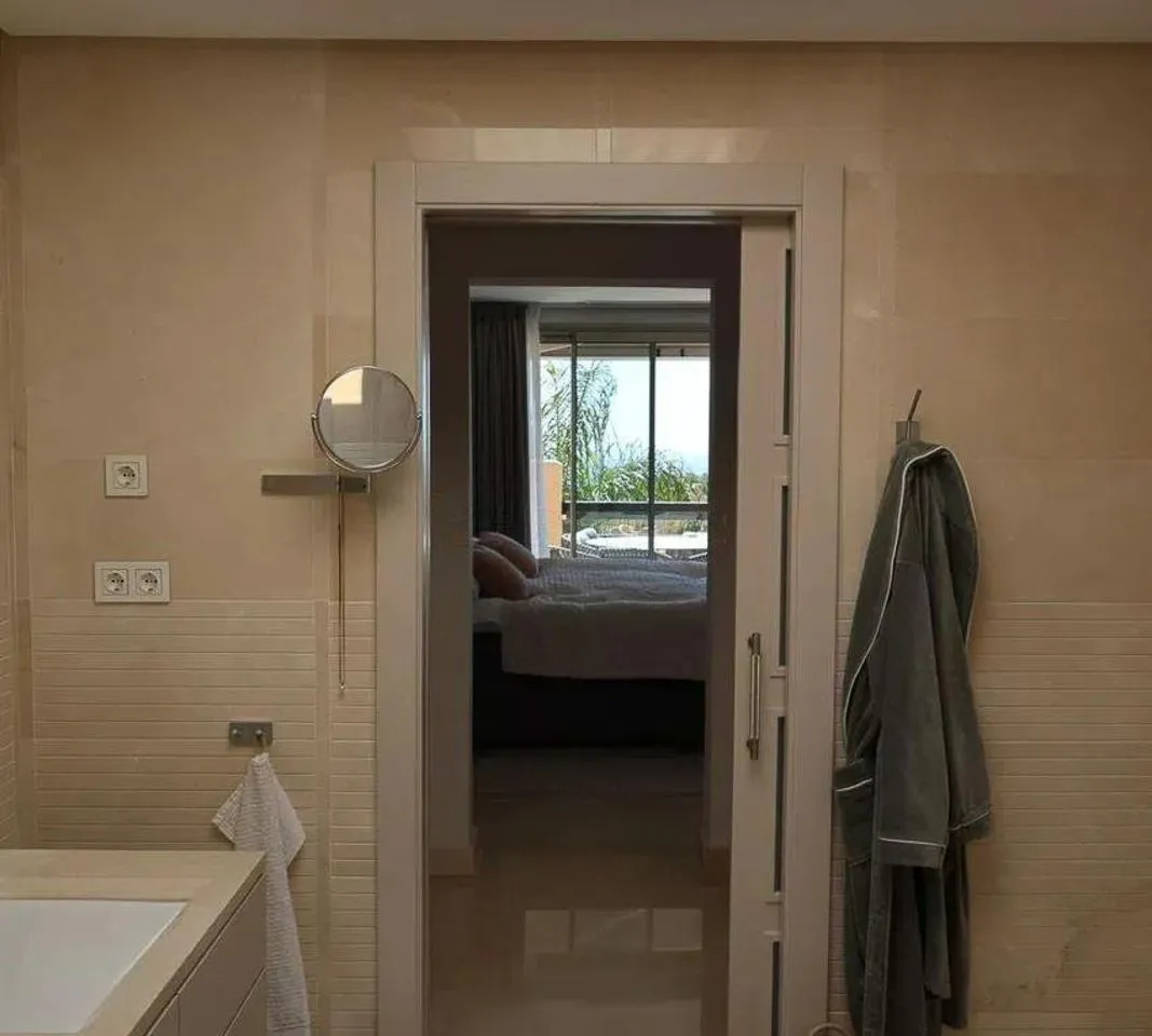 d9390681-5d56-40b5-9e23-4c26fed3accf