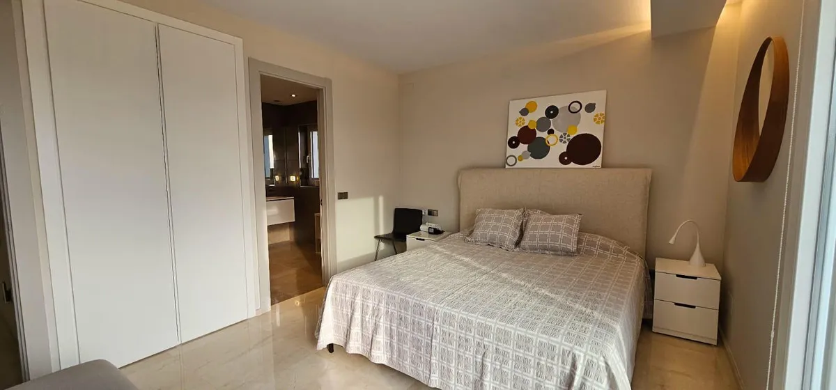 10cf7db6-0c21-4d3d-a27b-b1de8e9d4e00