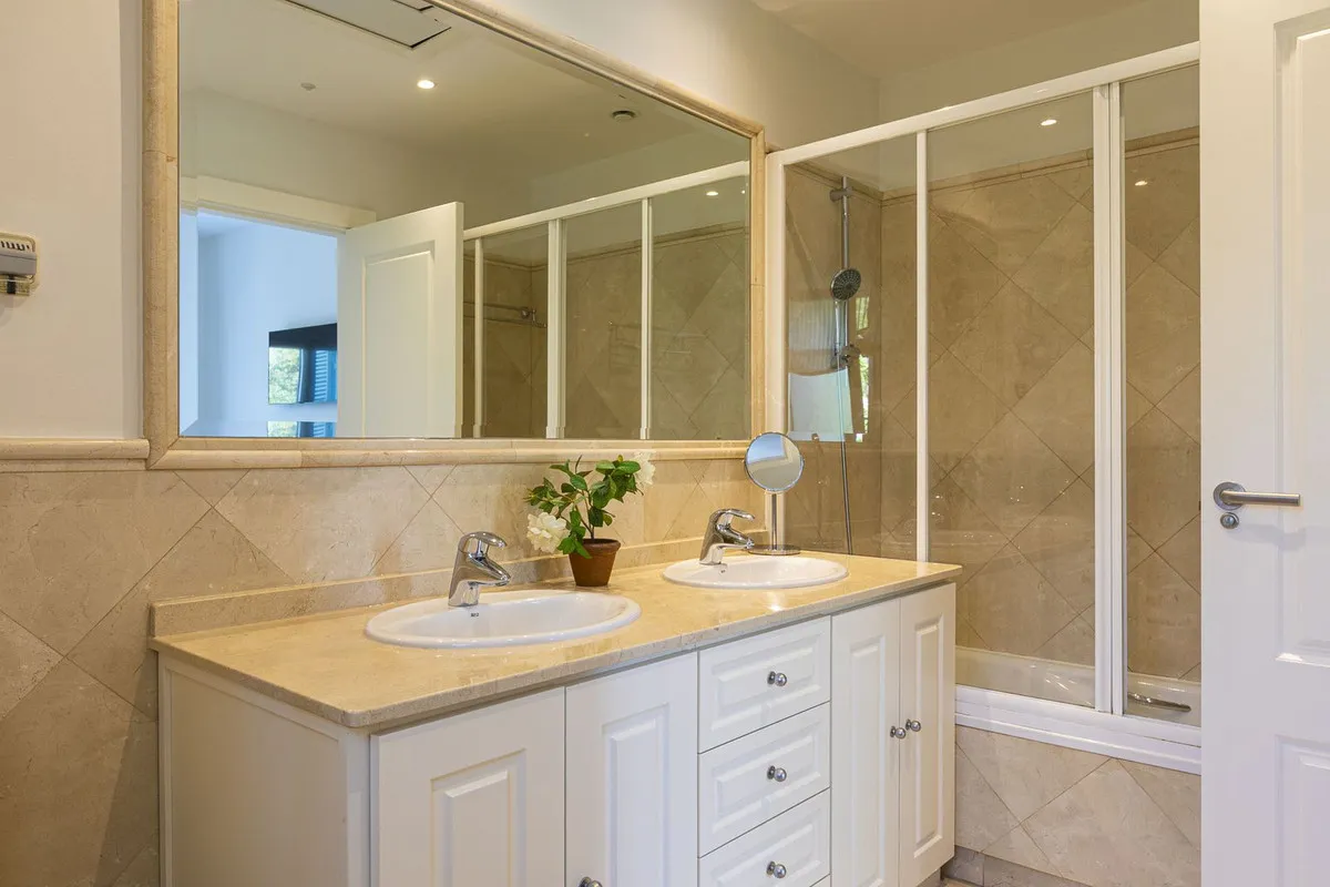 98ed7623-cede-456b-9a73-6ee30e8e29f9