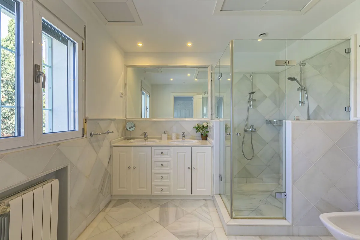 e6965526-e0be-4f28-89ea-a95c0b748bbc