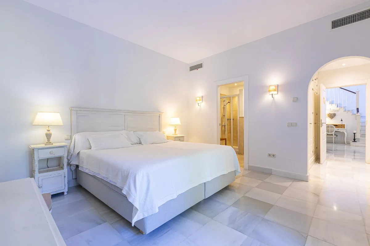 f9a990c1-8afa-4a59-acb1-ec218fc3a06a