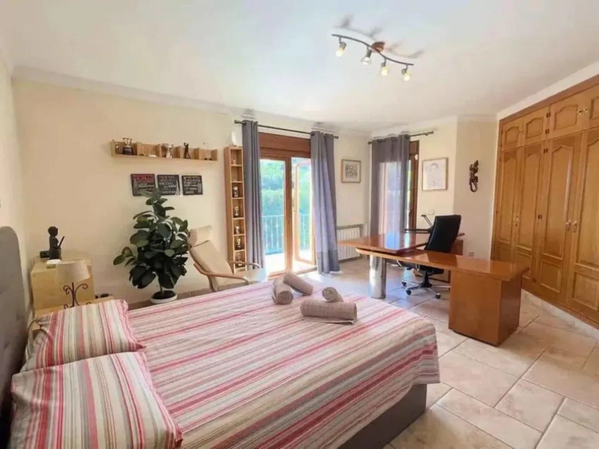 0ef034b8-b80e-43ff-8a75-dcfaad915e9d