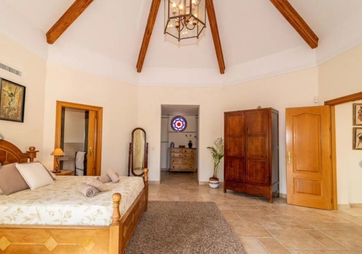 c37cf136-bf9d-4204-ba4c-8441d6a40e49