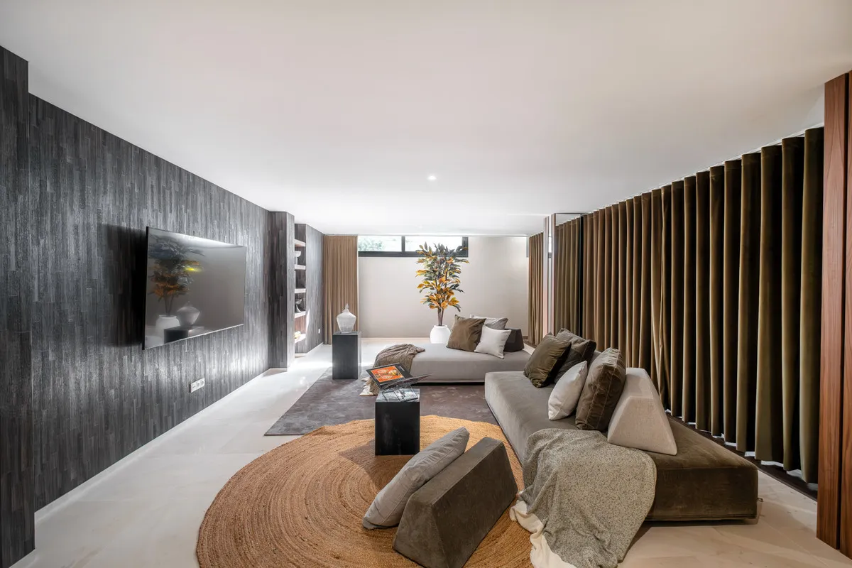 12dde4b9-1e30-49fe-85b4-587d7dd46300