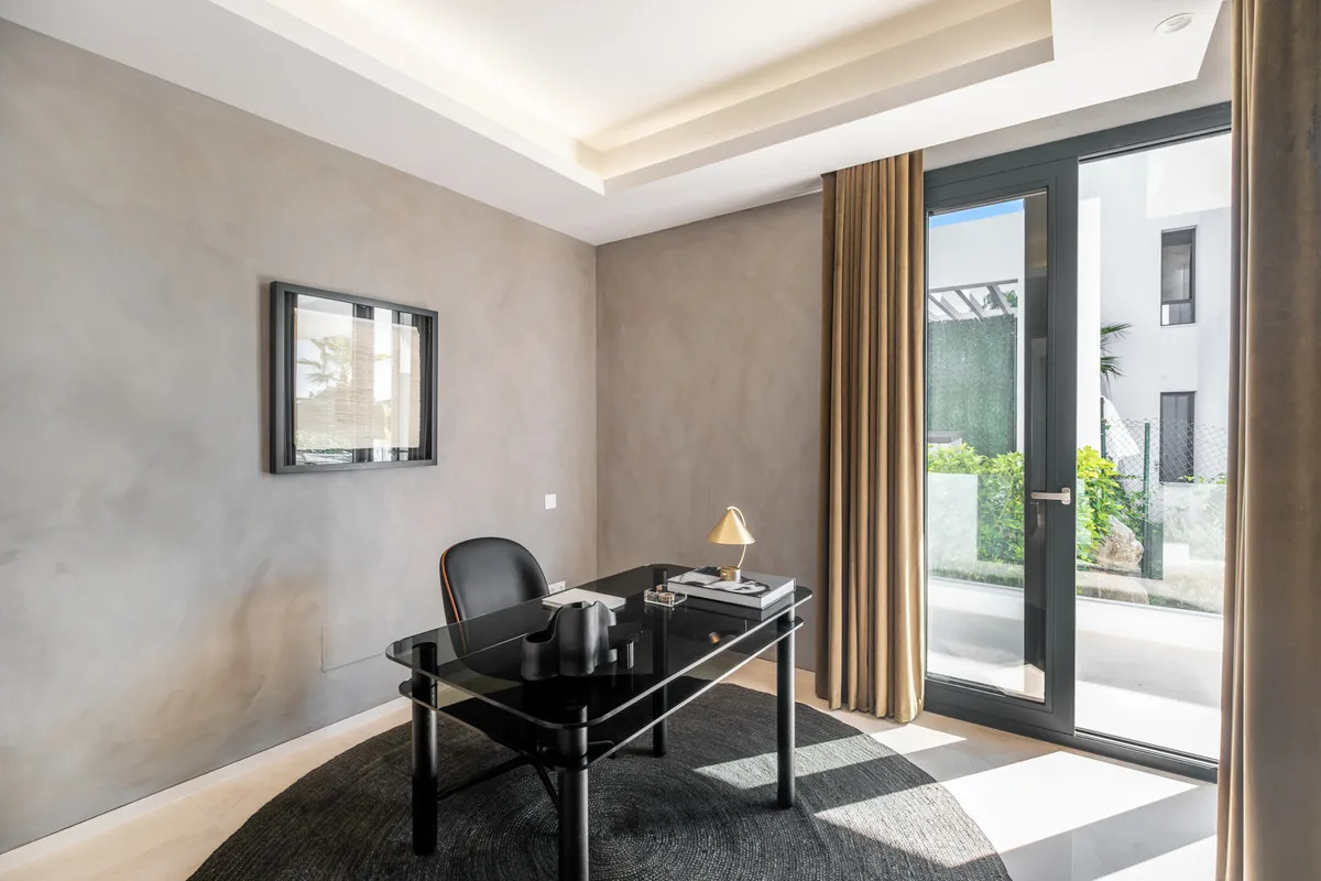 d12b5894-5f2d-48cc-b4bf-45c9b6721633