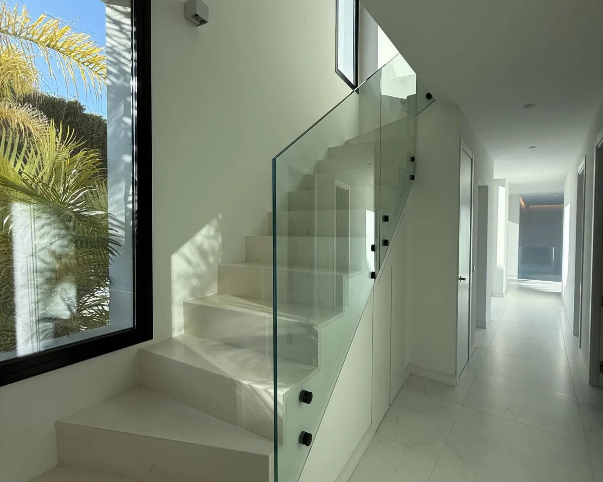 07b596dd-8214-4083-a111-b36413e8d3a3