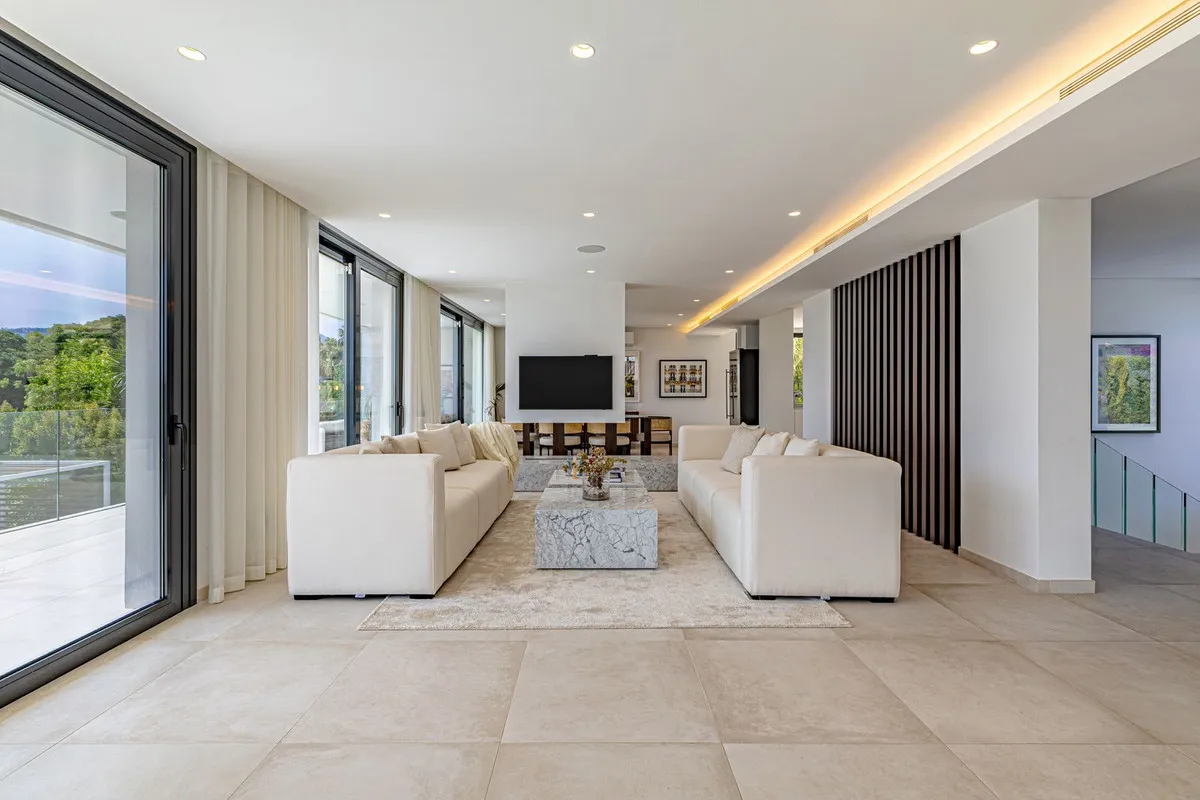 4ef08554-ab4d-4e82-acc4-8ea3167fc9ee