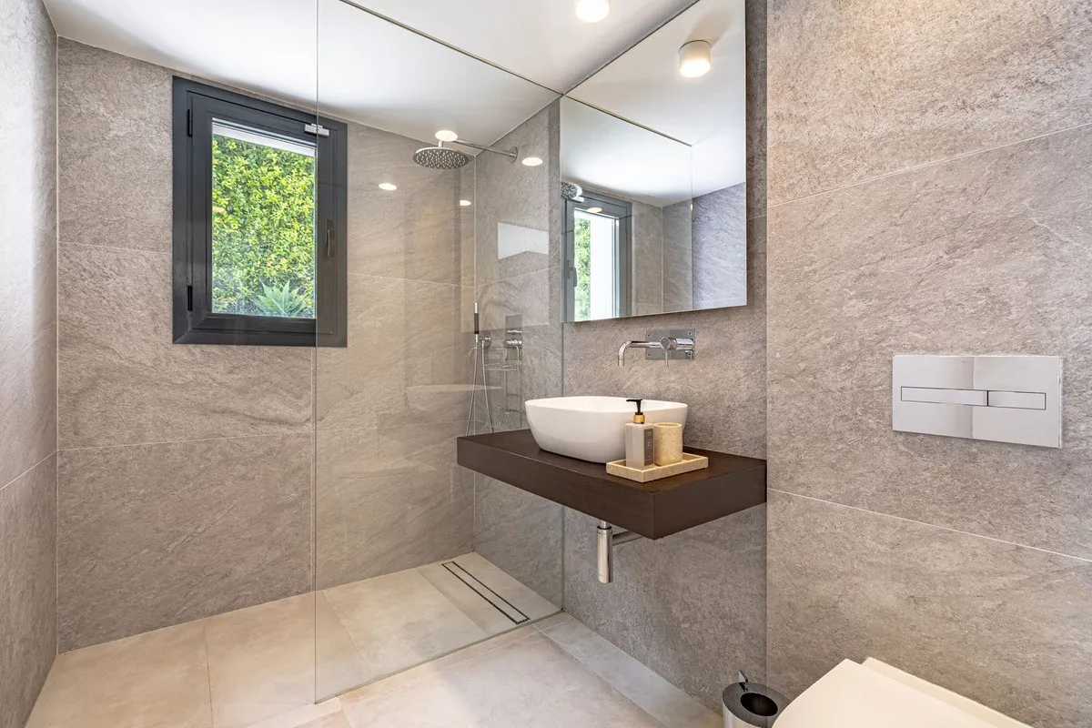 f3509930-0ba5-42a1-97f5-341d1a0bf237