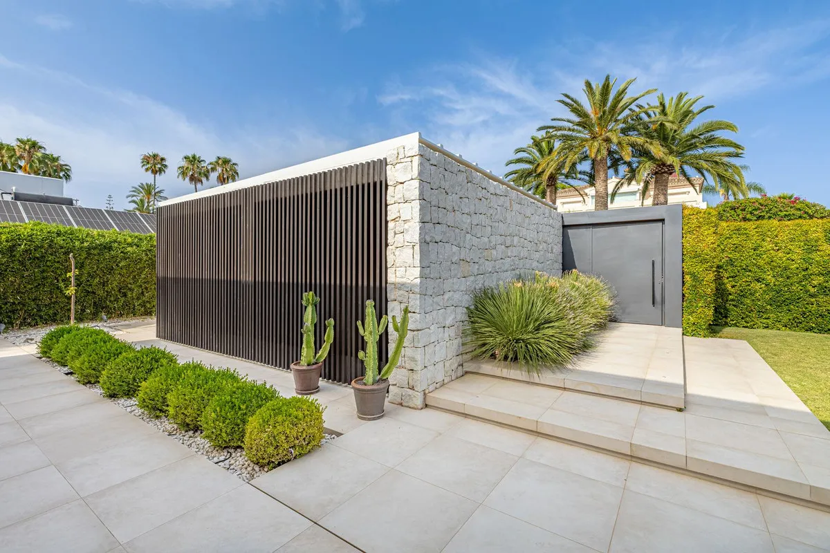 ffd7a7a4-e2dd-4bac-9685-6afa134007af