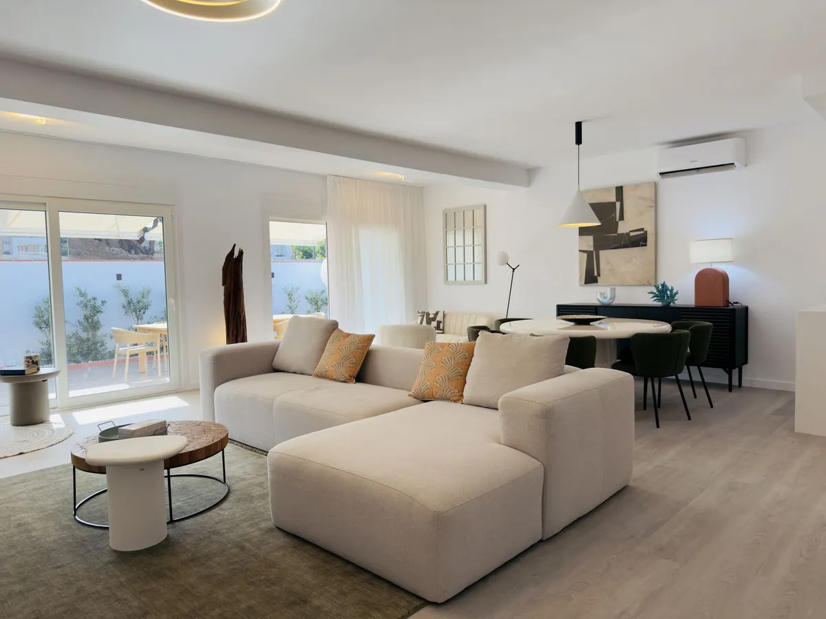 3d6ad035-a83b-4024-9dc2-d2bd27e5d3e7