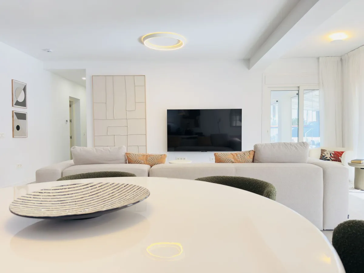 e96d195b-da9b-49fe-b9c2-867754c3853a