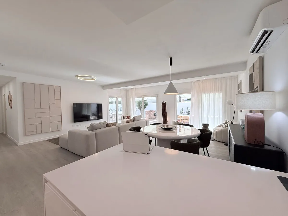 f2fd512e-5fa0-4ae3-8f9a-714f6c10d58b