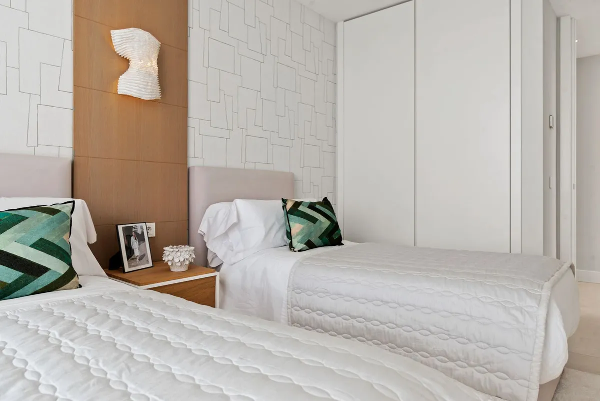 79a802f2-df39-496e-b81b-21f273194974