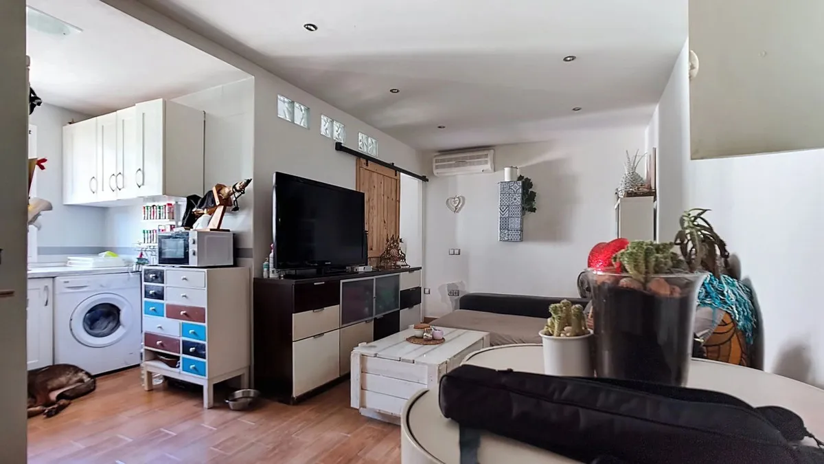 aa686800-4f7f-4589-b3a7-01fae47b4240