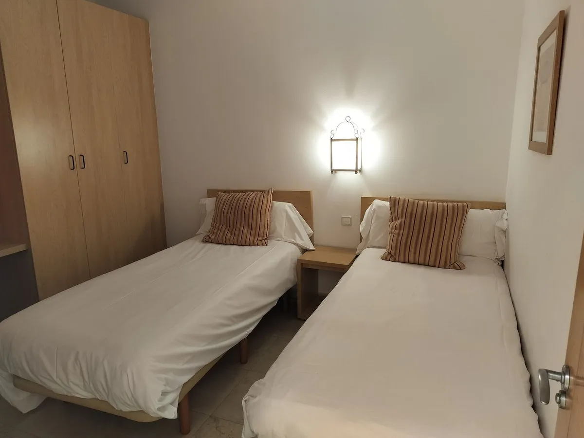 17fea2c8-058c-4b32-bb38-42ca8d0b4be1