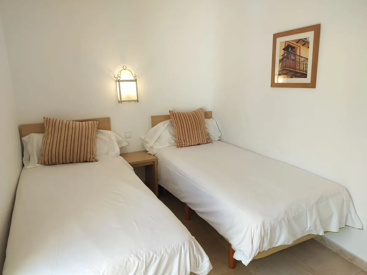 8d40da79-9d76-4e24-a69c-cf491cd1f4e4