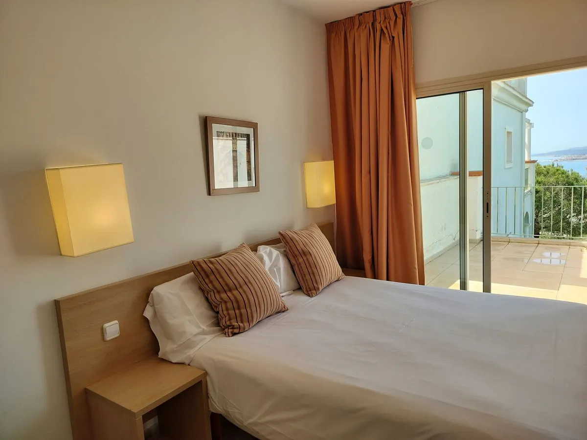 c37b72f4-1587-4d30-af1b-4c846c19eeba