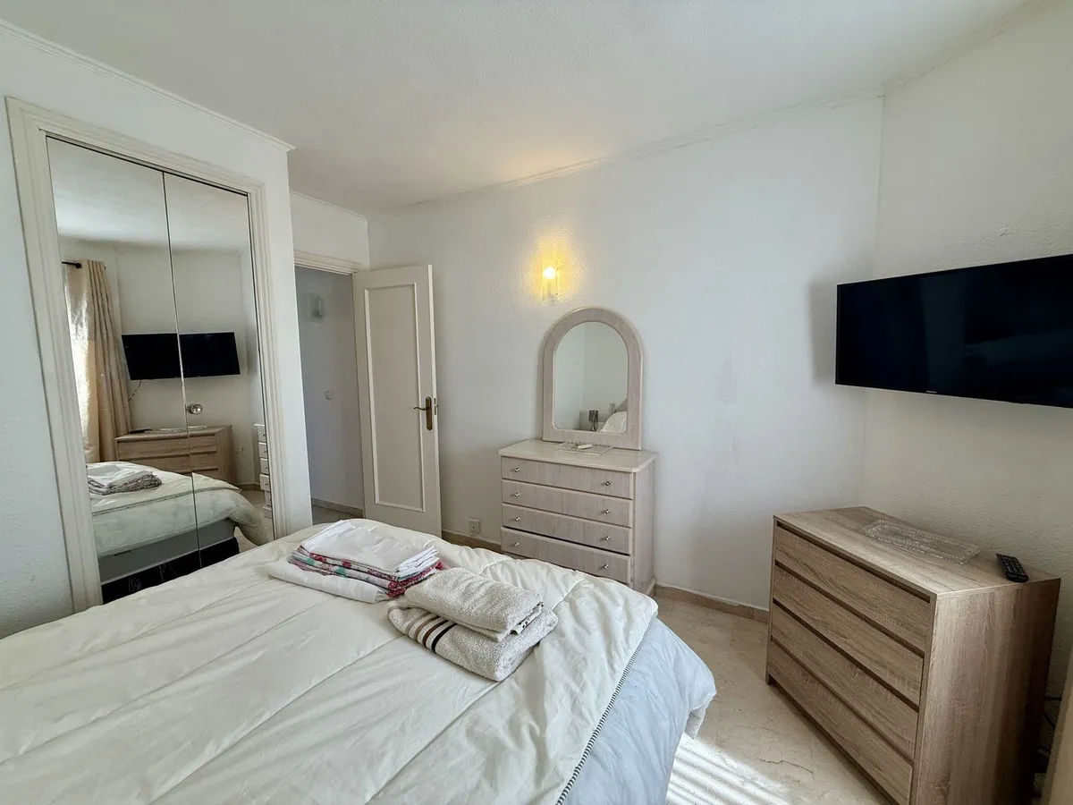 319ad778-5d54-405b-b8b3-5610bc5ae4c3