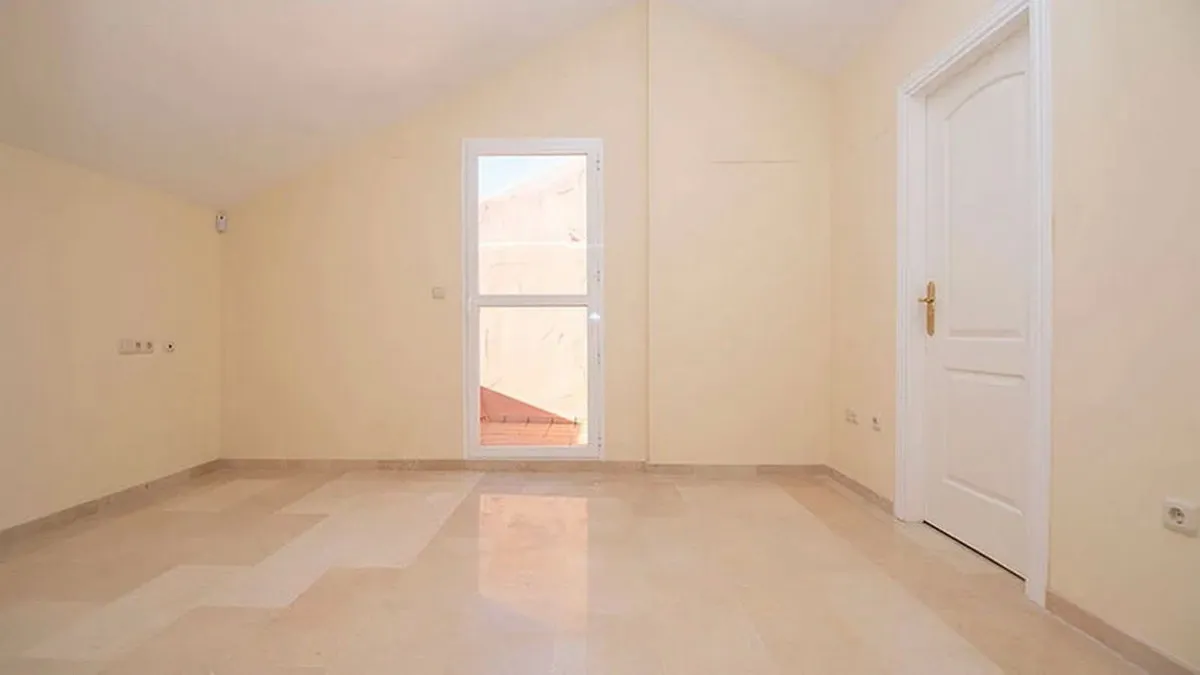 baef517d-3f3d-483d-8112-d849bf252cf3