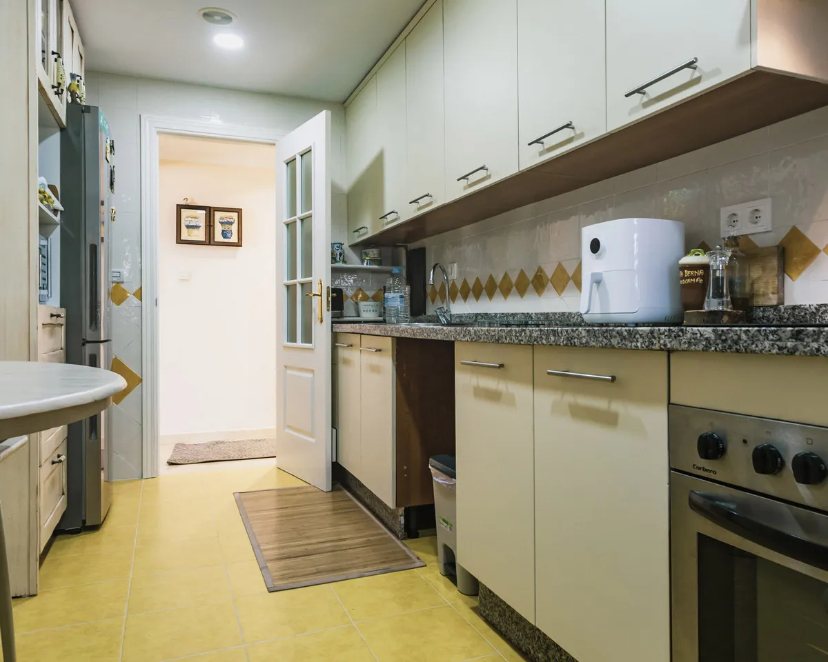 d1e9a40e-db34-4b87-bb1b-bd5ce2c1878f