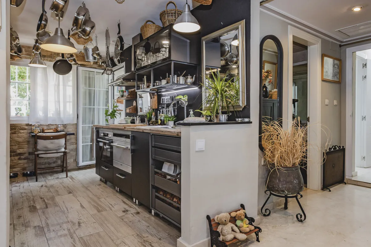 ea760a5e-99fe-4b6b-b3b1-d82fe5d69461